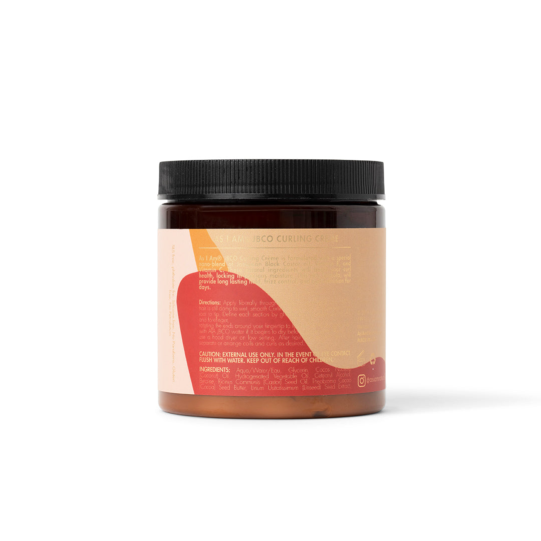 Bagsiden af As I Am Jamaican Black Castor Oil Curling Creme (227 g) med en beige og lyserød etiket, der indeholder instruktioner og ingrediensliste.