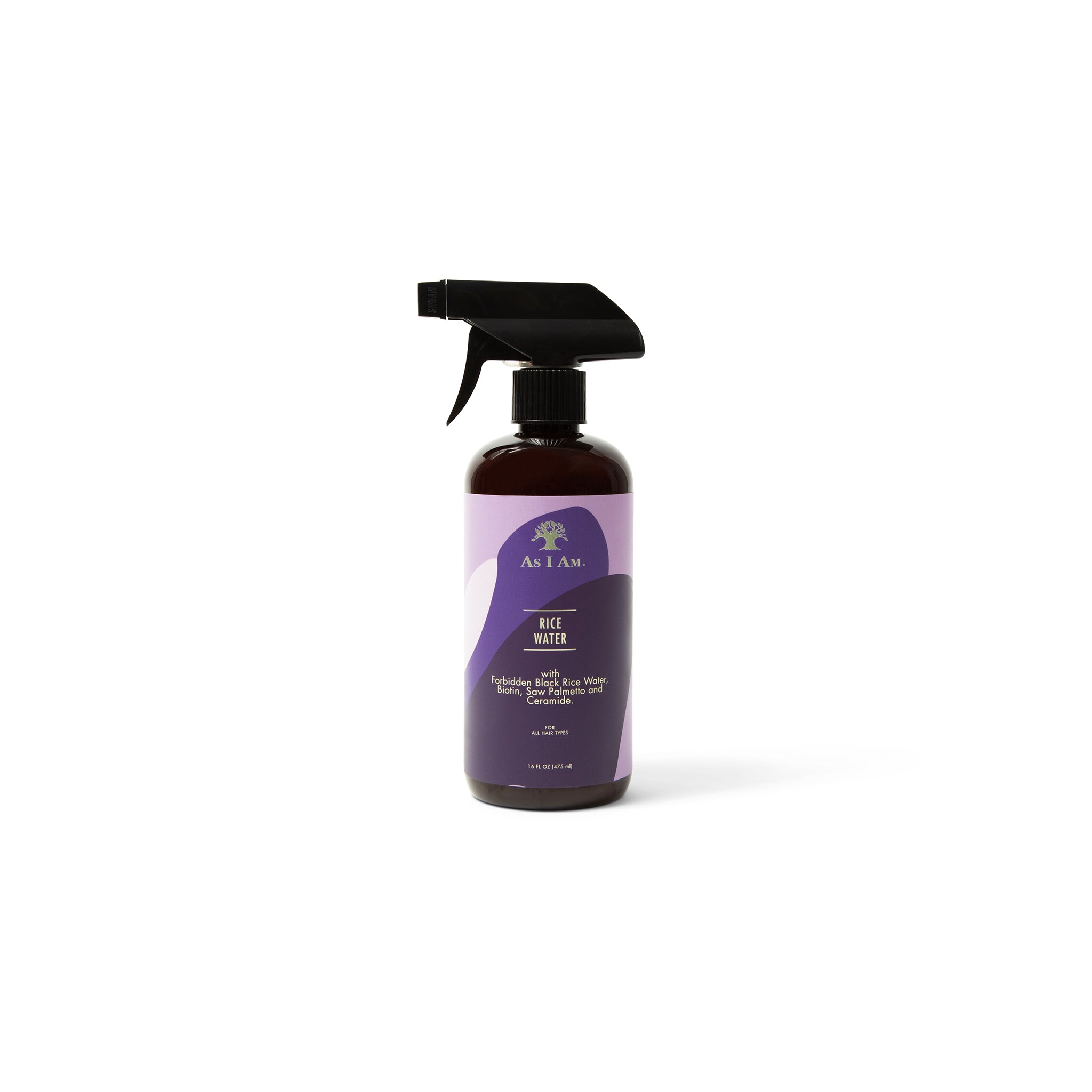En brun sprayflaske med sort sprayhoved, mærket As I Am Rice Water Spray (475 ml), foran en hvid baggrund.