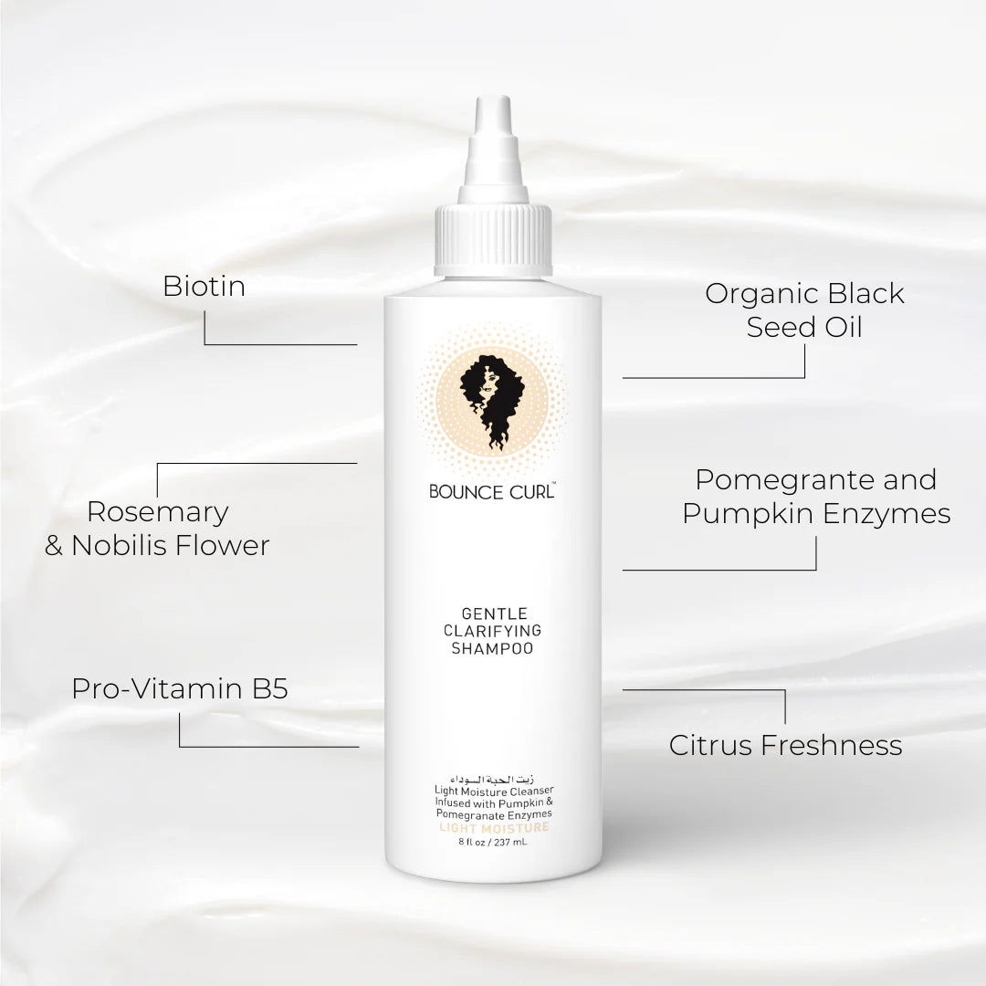Bounce Curl Gentle Clarifying Shampoo 237ml med biotin, sortfrøolie, granatæble- og græskarenzymer, der giver frisk og skånsom rensning.