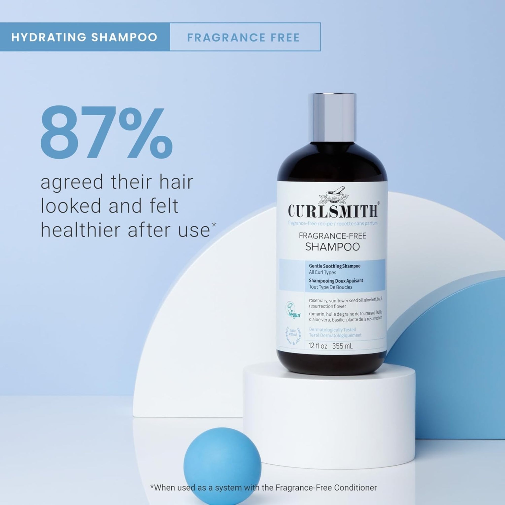 Curlsmith Fragrance-Free Shampoo-flaske på hvid sokkel, 87% oplevede sundere hår efter brug.