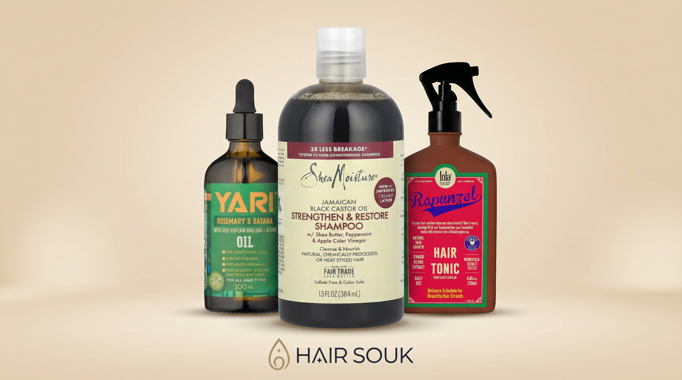 Tre hårplejeprodukter fra Hair Growth Boost Bundle på beige baggrund med fokus på shampoo, olie og tonic.