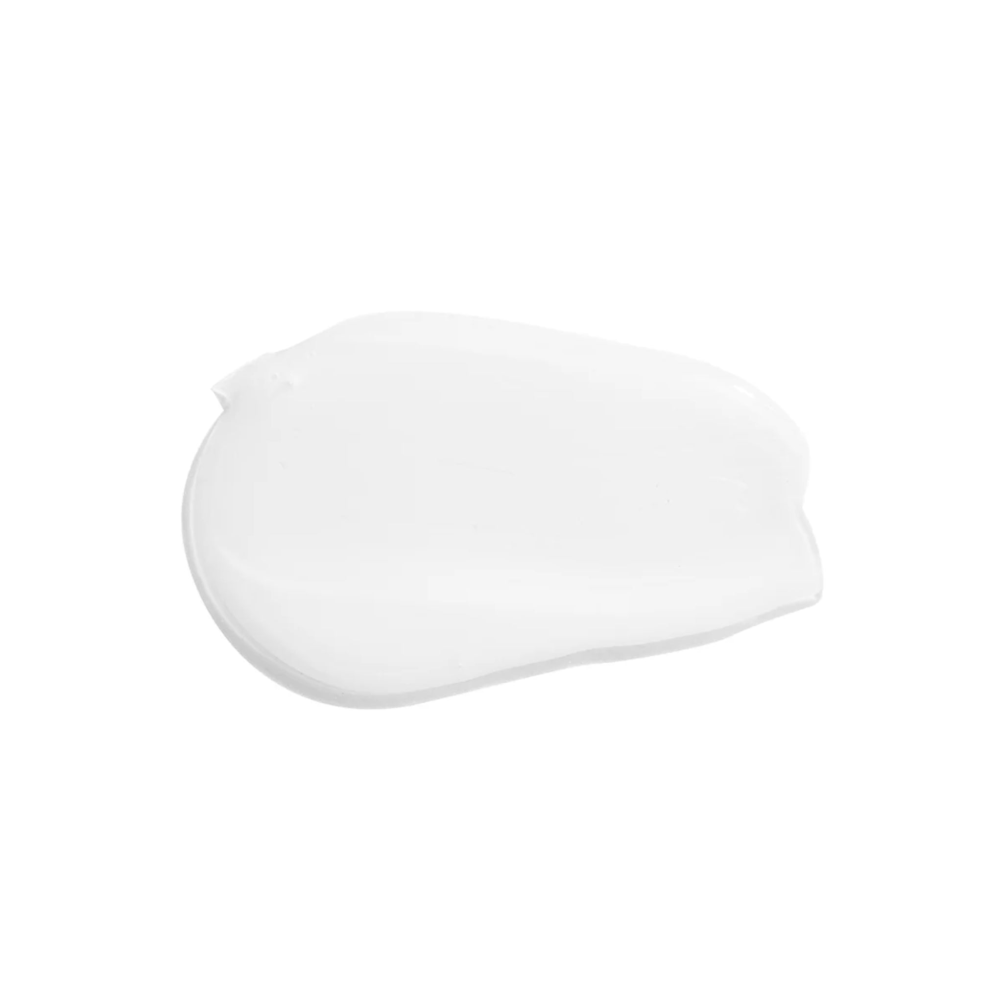 Klat af hvid creme eller lotion med glat, blank tekstur på ren hvid baggrund.